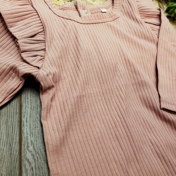Baby girl ribbed ruffle long sleeve onesie - Picture 2 of 4